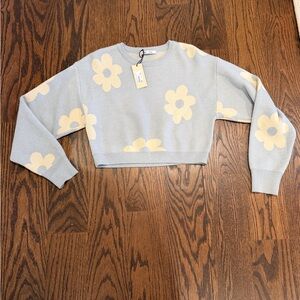 Cropped Crewneck Daisy Sweater in Light Blue and Cream